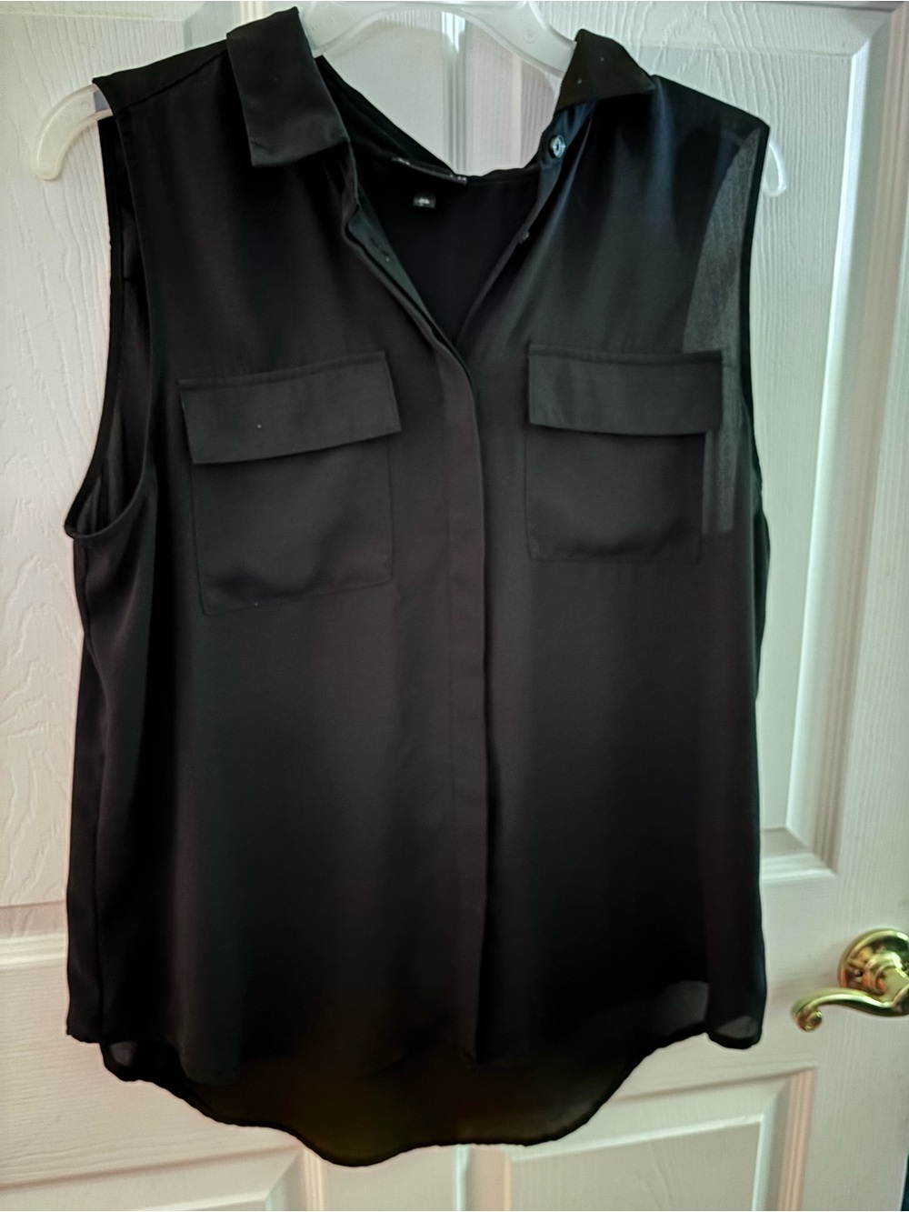 Who What Wear Sleeveless Black V-Neck Pocket Blouse